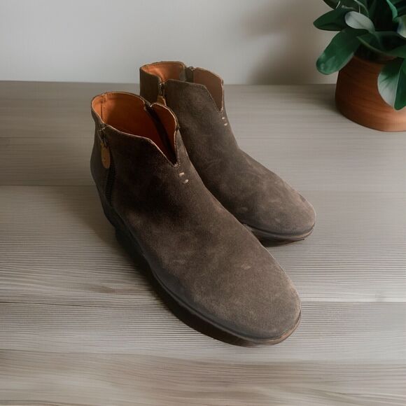 Gentle Souls Boots Ella Wedge Women's Gray Suede  Ankle Zip Casual Size 7.5 M - Picture 1 of 7